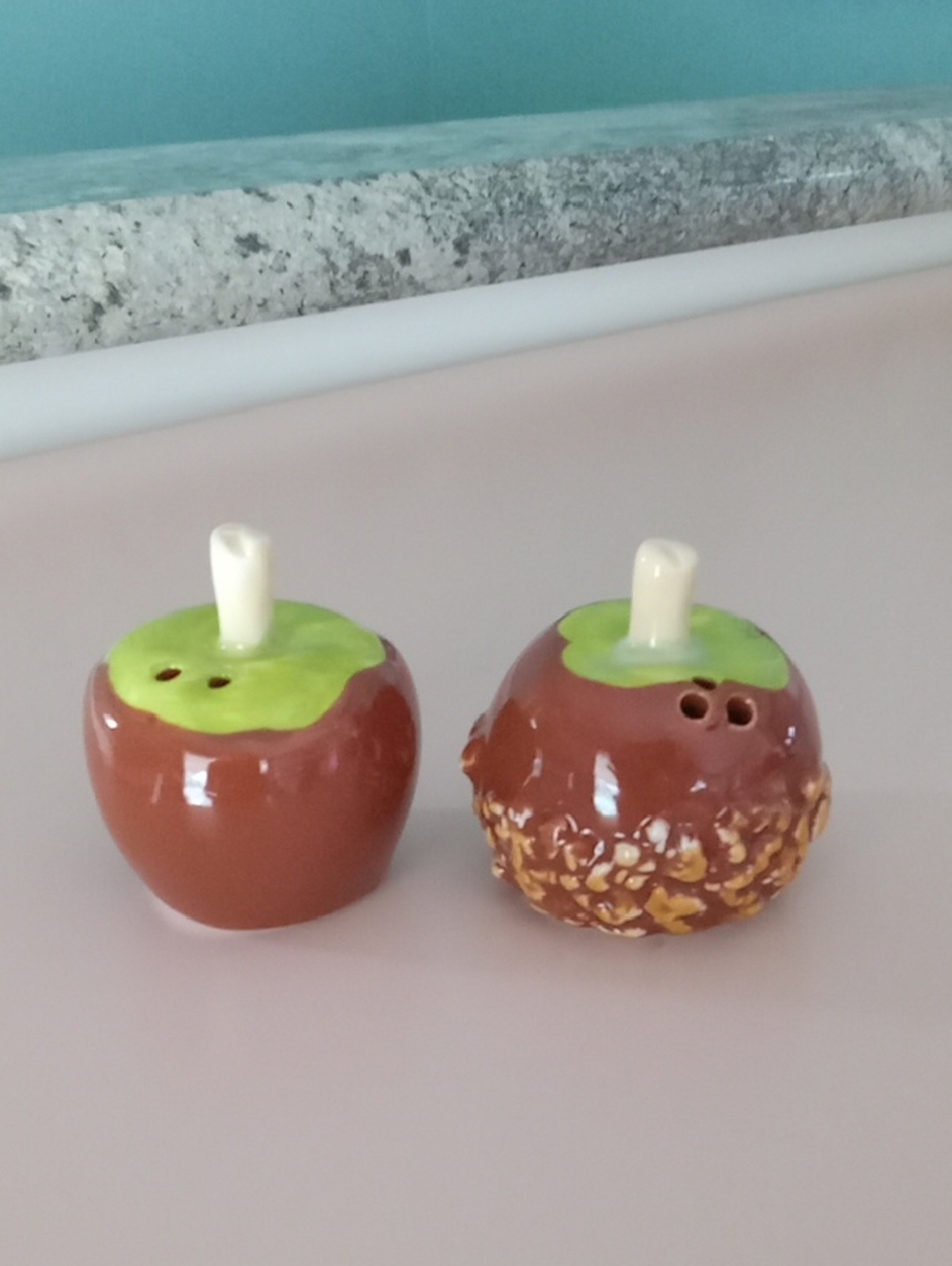 Cracker Barrel Carmel Apples Salt & Pepper Shakers